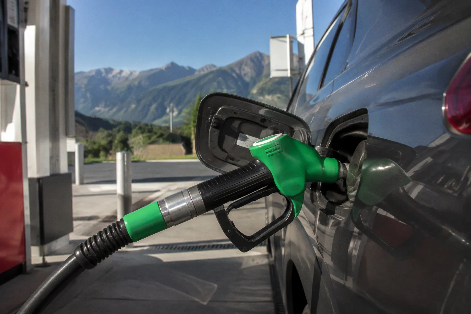 Politique carburant en location : les pièges à éviter