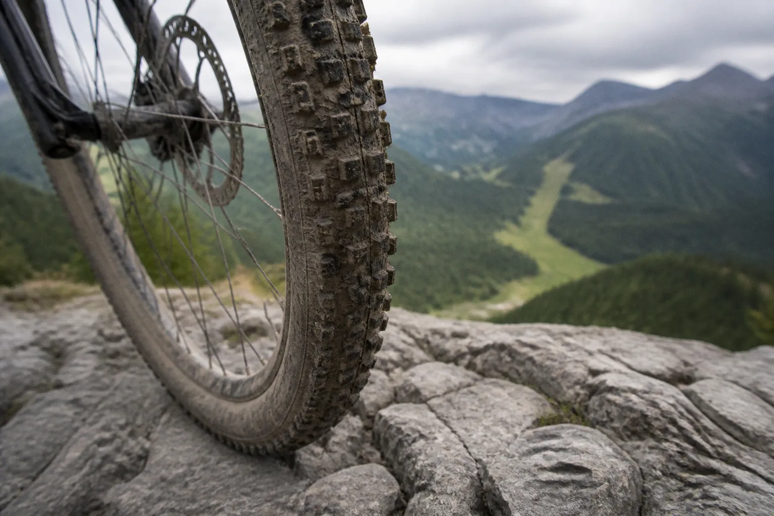 VTT de descente à Ax : quelle piste choisir pour débuter ?